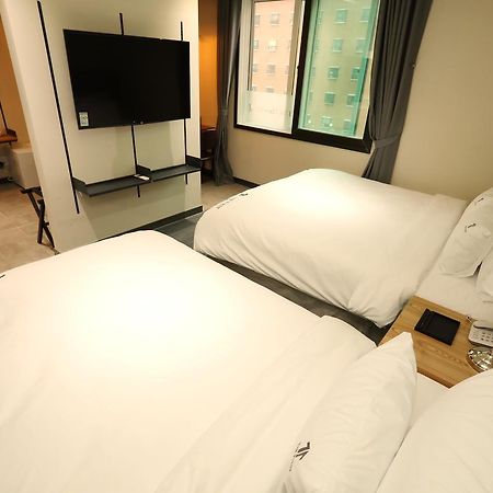 The First Hotel Changwon Dış mekan fotoğraf