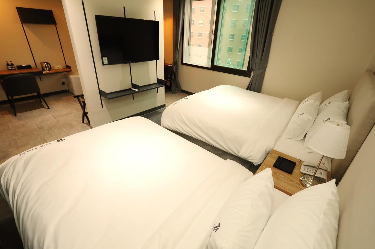 The First Hotel Changwon Dış mekan fotoğraf