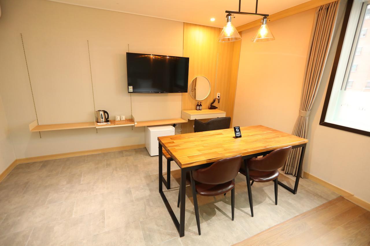 The First Hotel Changwon Dış mekan fotoğraf