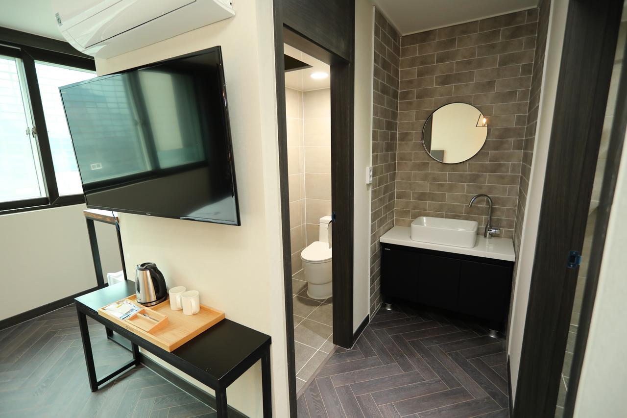 The First Hotel Changwon Dış mekan fotoğraf