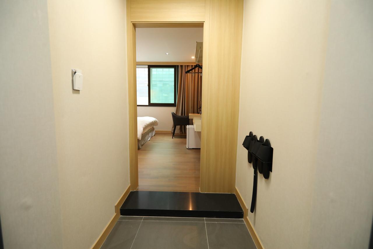 The First Hotel Changwon Dış mekan fotoğraf