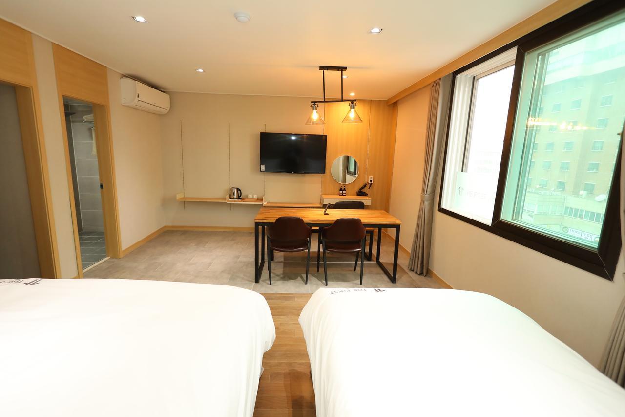 The First Hotel Changwon Dış mekan fotoğraf