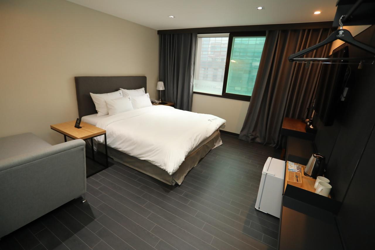 The First Hotel Changwon Dış mekan fotoğraf