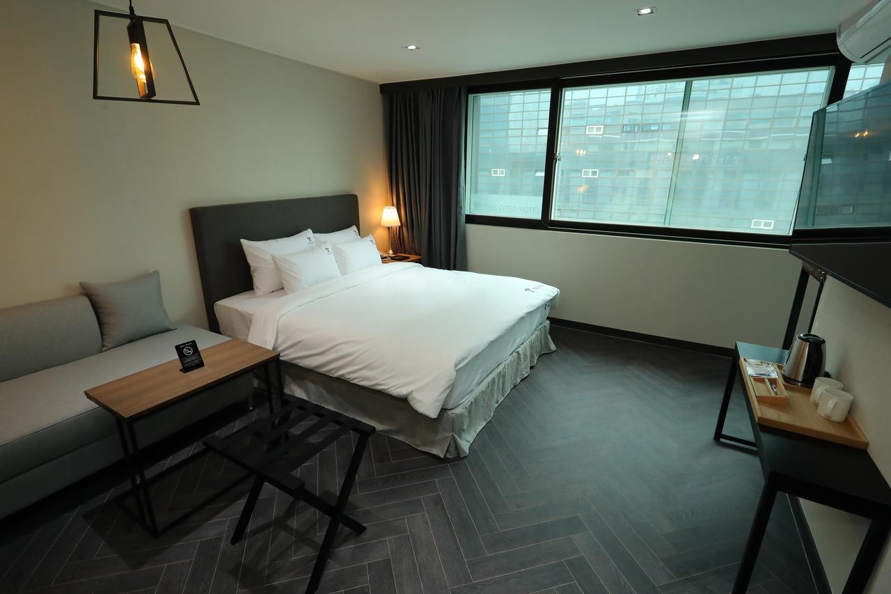 The First Hotel Changwon Dış mekan fotoğraf