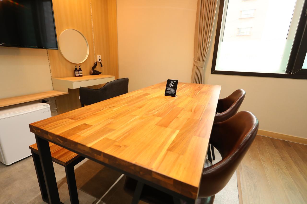 The First Hotel Changwon Dış mekan fotoğraf