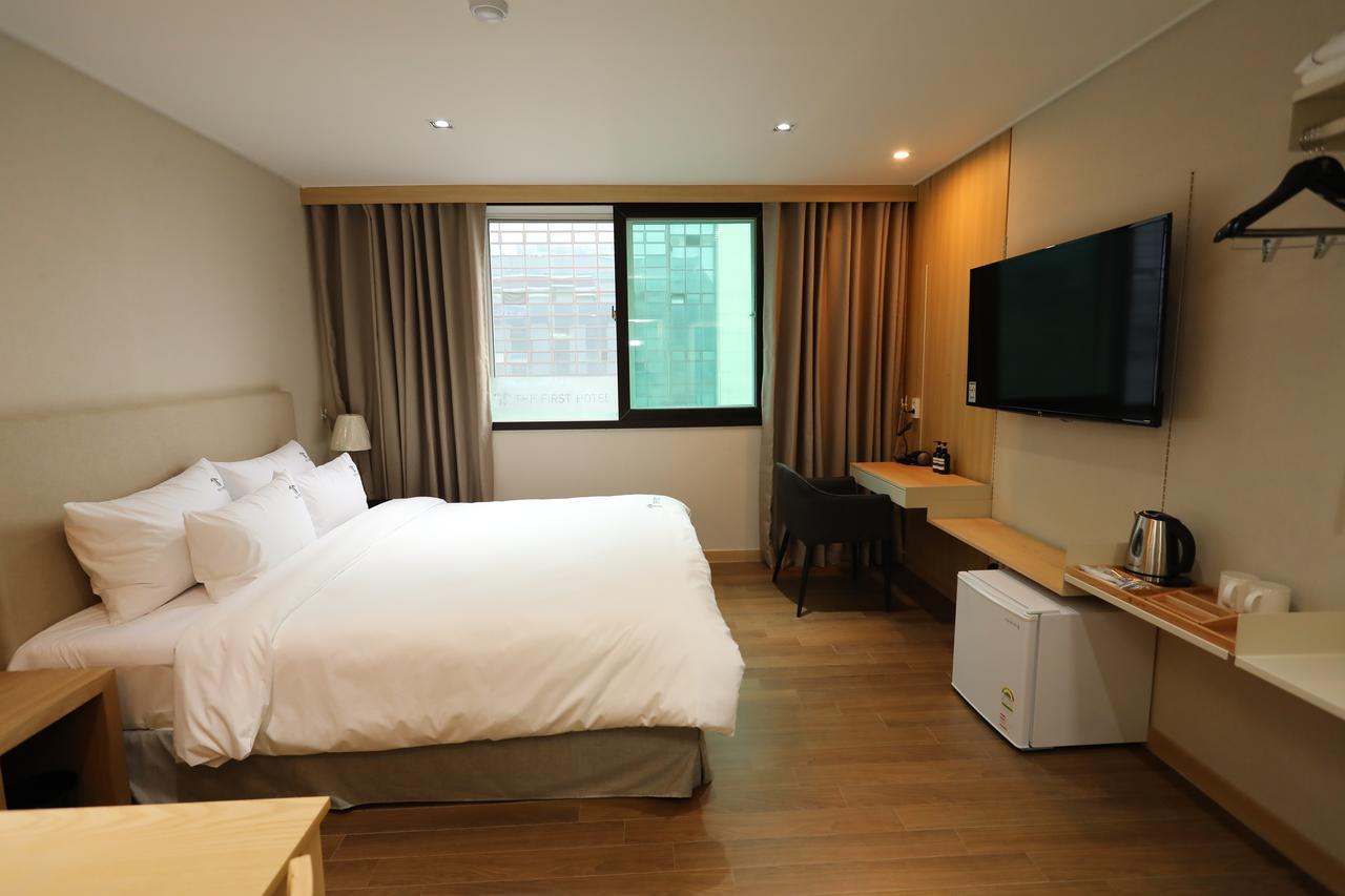 The First Hotel Changwon Dış mekan fotoğraf