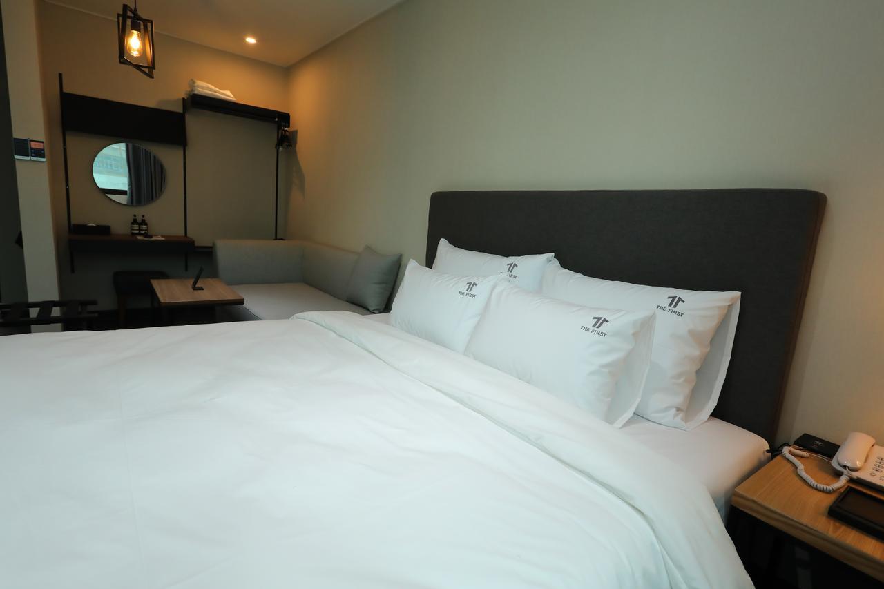 The First Hotel Changwon Dış mekan fotoğraf