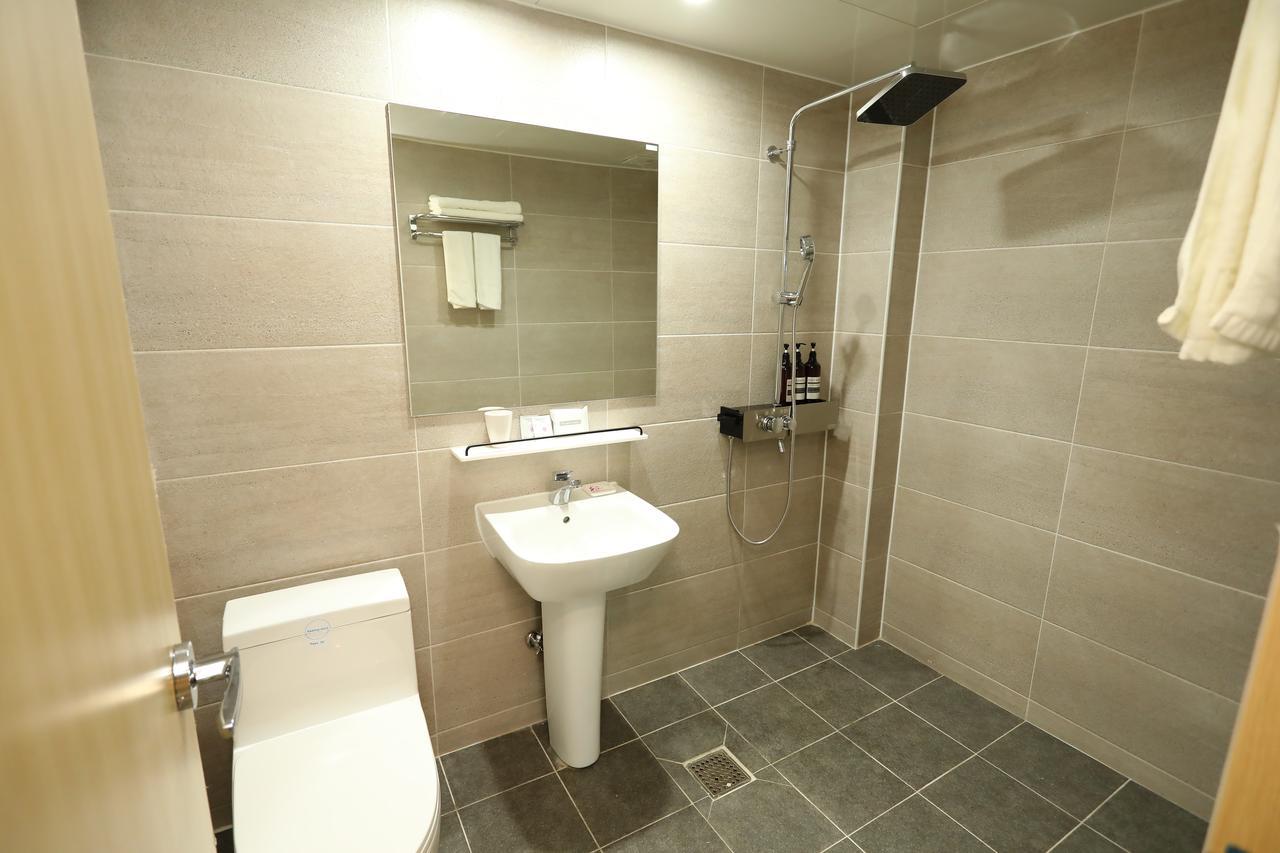 The First Hotel Changwon Dış mekan fotoğraf