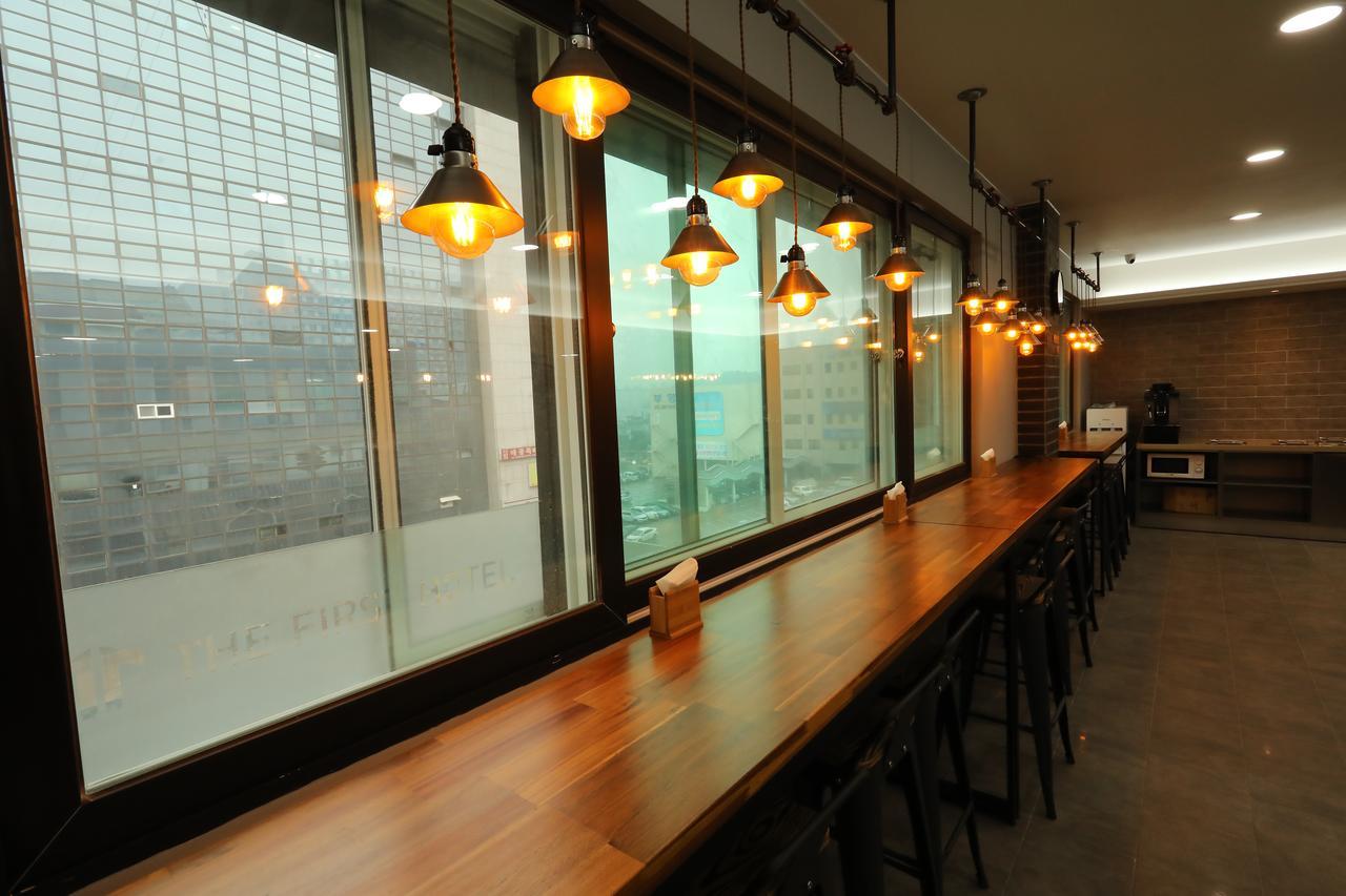 The First Hotel Changwon Dış mekan fotoğraf