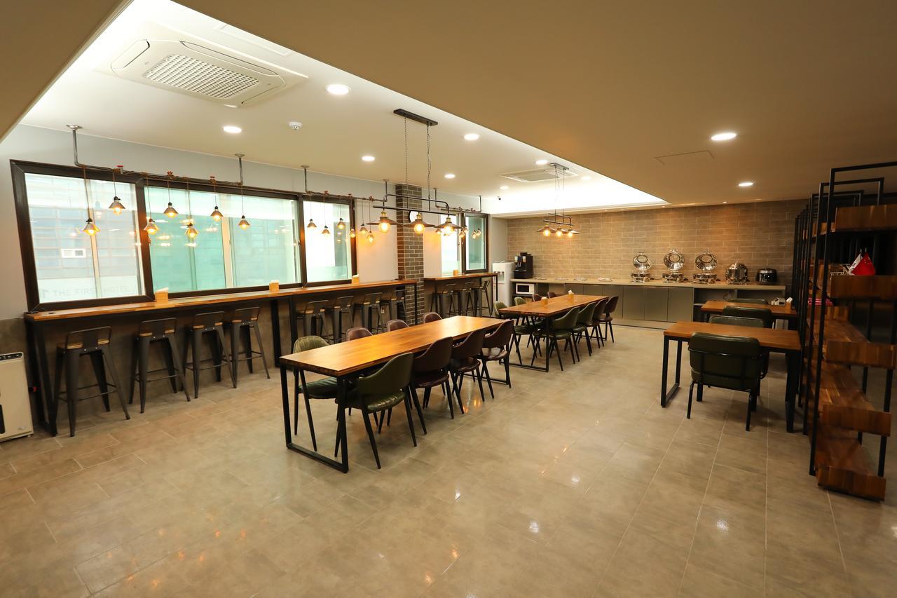 The First Hotel Changwon Dış mekan fotoğraf