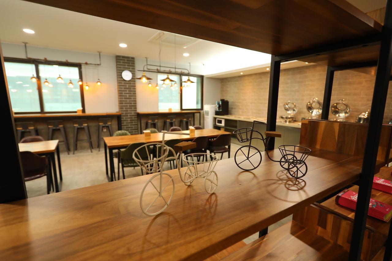 The First Hotel Changwon Dış mekan fotoğraf