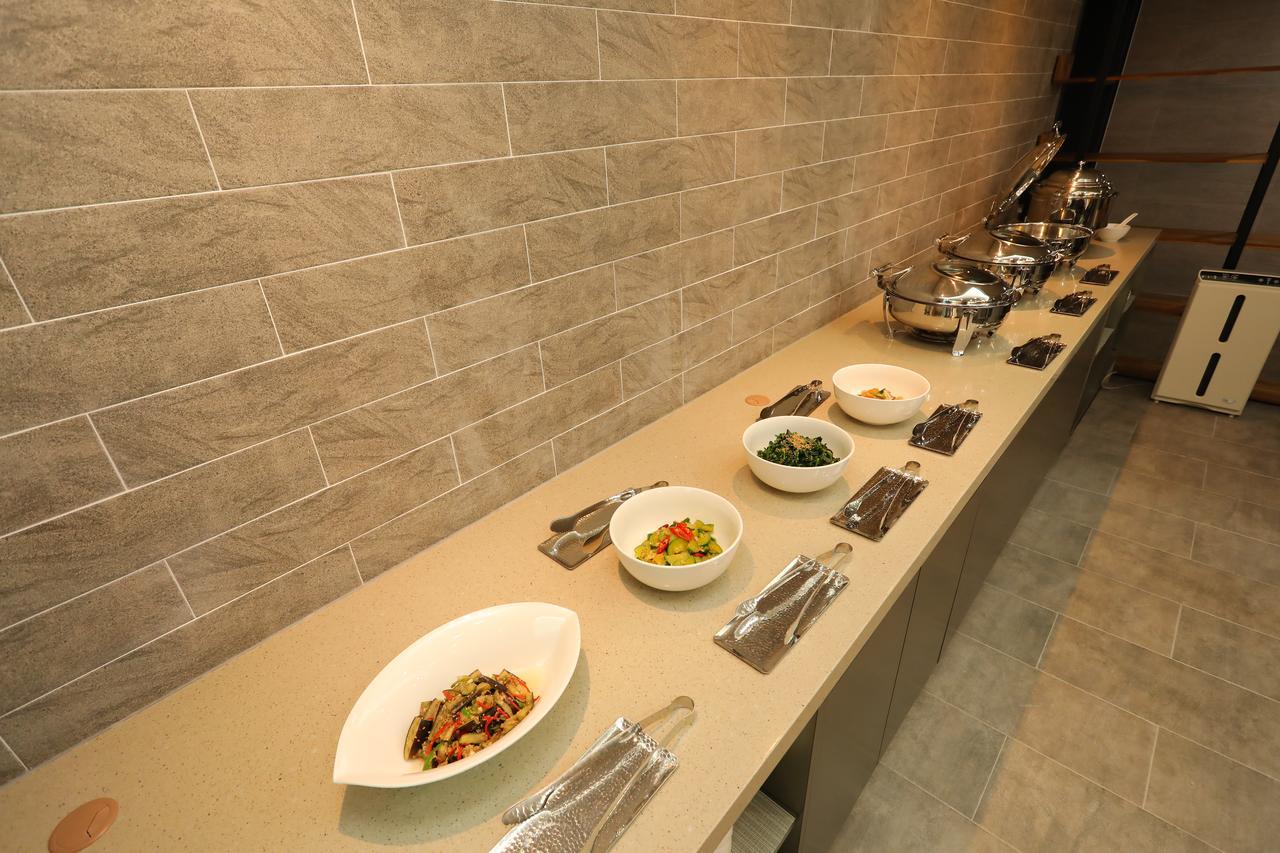 The First Hotel Changwon Dış mekan fotoğraf